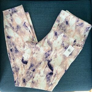 Womens NWT Multi Color Leggings Size Large